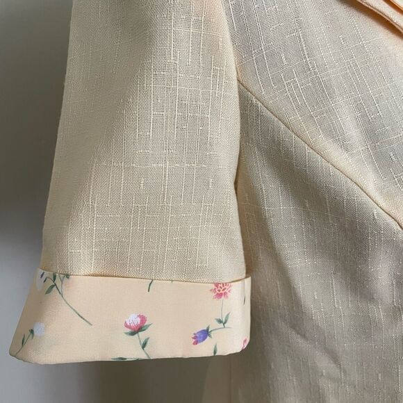 Vintage Leslie Fay Skirt Suit | 8P | Dainty Yellow Flower Pattern - Picture 5 of 9